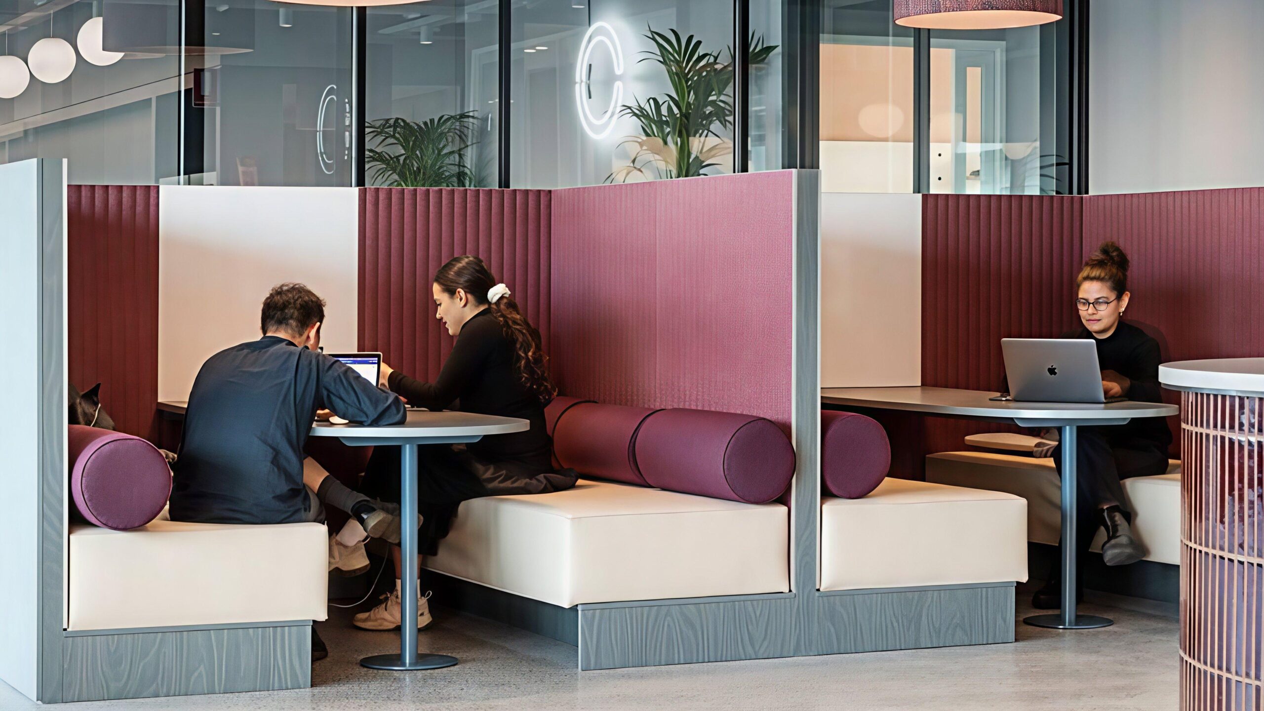 Office Booths vs Meeting Rooms
